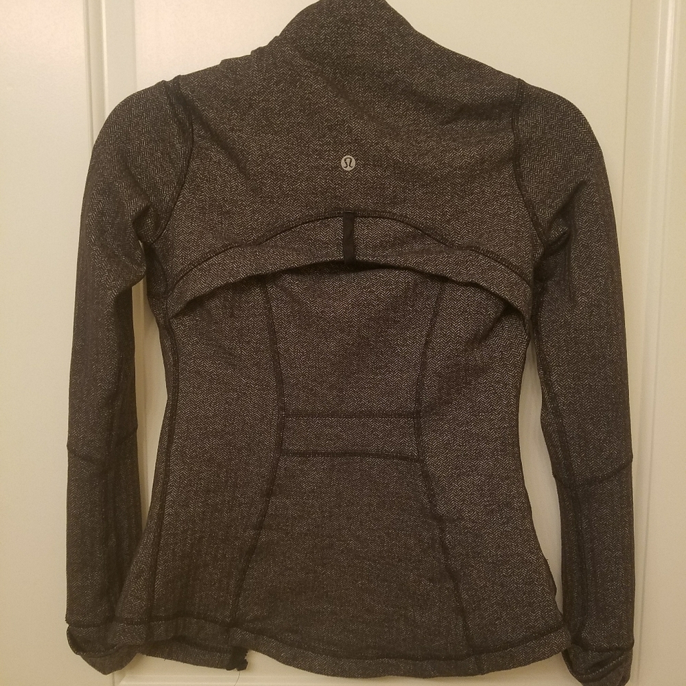Lululemon jacket size 4